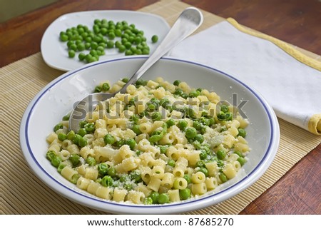 pasta with peas and cheese on a bamboo place-mat