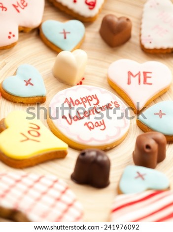 Cute Valentine\'s cookie with Happy valentine\'s day written on it.