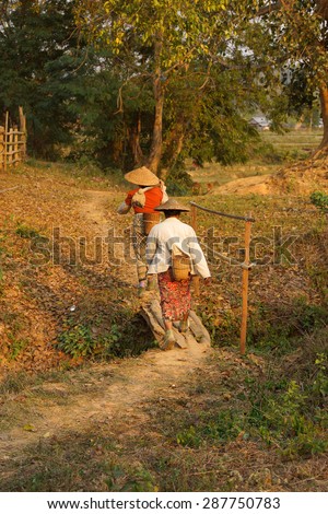 Local village women return home in the evening after working in their fields,  Hsipaw,  Myanmar (Burma)