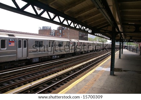 Elevated subway at tip of Manhattan, Spanish Harlem,			New York City