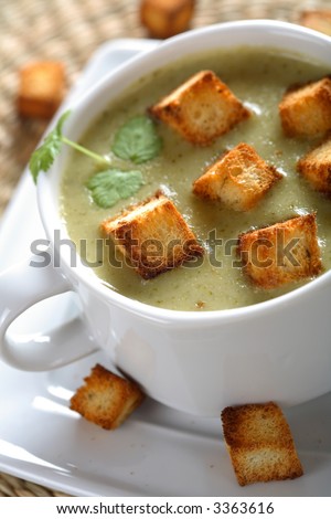 Spinach cream with toast
