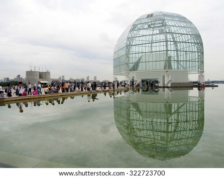TOKYO, JAPAN - OCT 1: Tokyo Sea Life Park aquarium at Kasai Rinkai Park in Tokyo, Japan on October 1, 2015. Tokyo is both the capital and largest city of Japan.