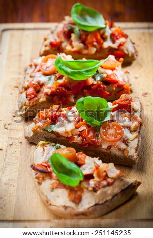 Pull apart pizza bread with herbs and basill