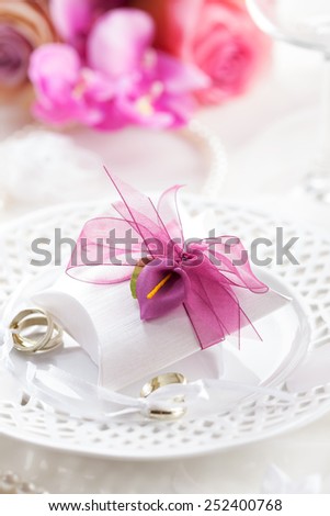 Wedding place setting with small present for guests