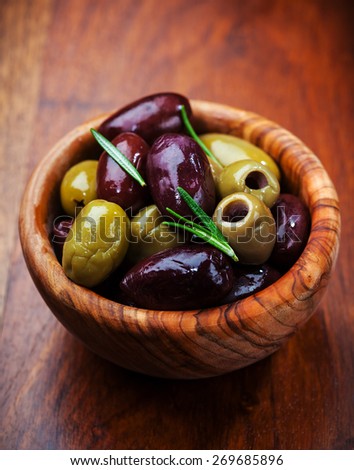 Green and black olives in the bowl