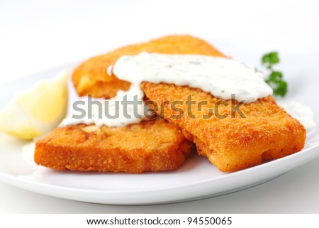 Breaded fish fillet with diet remoulade