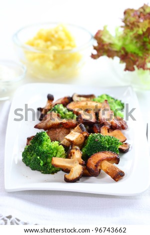 Roasted pork meat with shiitake mushrooms and broccoli