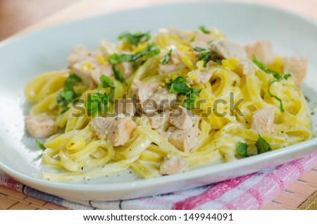 Spaghetti with salmon and herbs