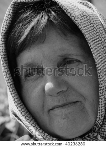 b/w portrait of an old lady
