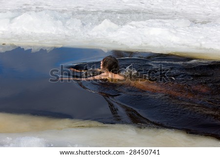 The woman swimming in an ice-hole on lake