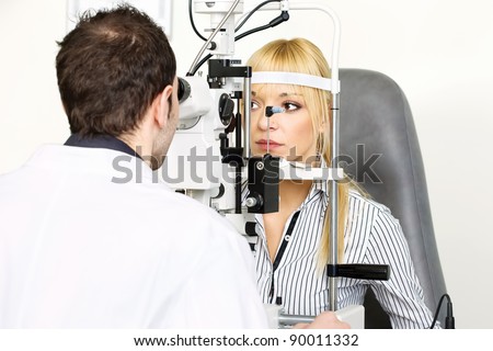 female patient is having a medical attendance at the optometrist