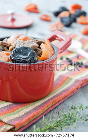 Beef stew with dried fruit