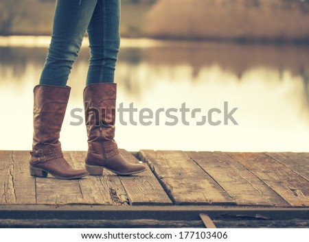 The girl\'s legs and retro boots