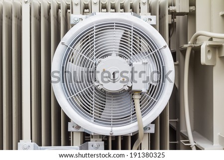 Electrical cooling fan attached to the radiator fin of the transformer