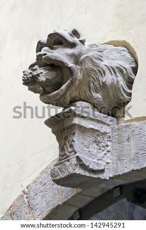 Mascaron - Sculpture animal heads on the wall of an old building