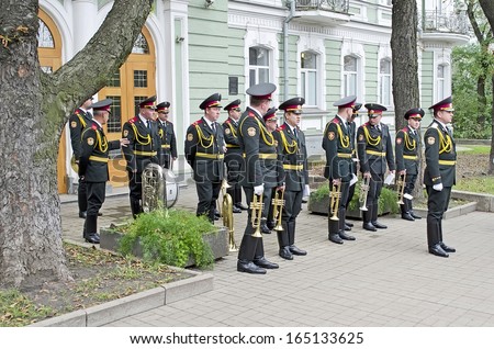 KIEV, UKRAINE - OCTOBER 01: Military band at the funeral of Chief of the Security Service of Ukraine - Directorate for Combating Terrorism - Alexander S. Birsan on October 01, 2013 in Kyiv, Ukraine