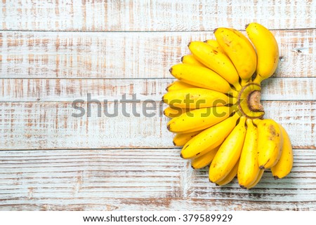 Fresh bananas on wooden background - Bananas on a wooden picnic