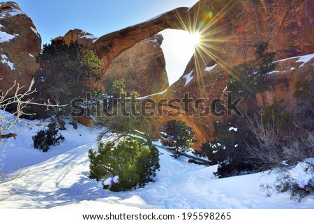Sun rays coming through the Double-O-Arch in Devil\'s Garden in Arches National Park, Utah in winter, HDR