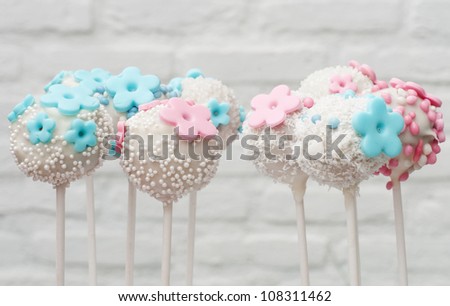Group of blue and pink cakepops for babyshower