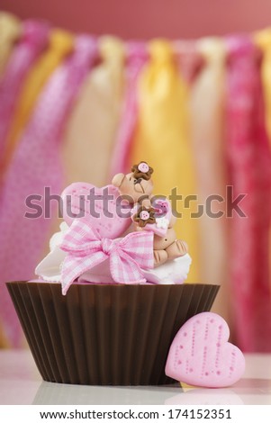 teddy bear Valentine cupcake with candy hearts
