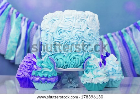 Cupcakes and rosette cake in party setting