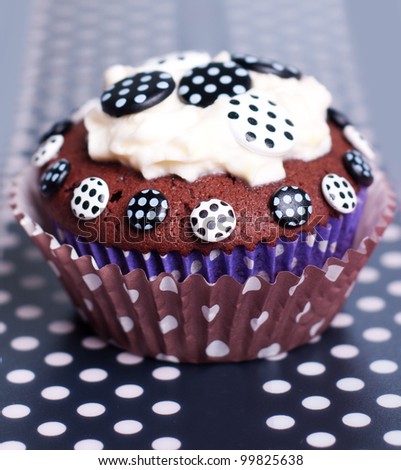 black and white polka dot cupcake