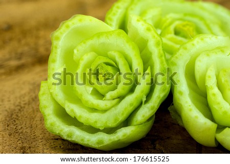 Carved flowers green vegetables, used to decorate food.