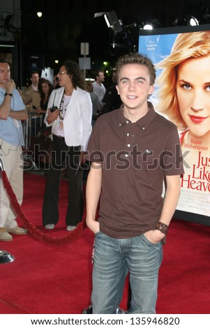 LOS ANGELES - SEPTEMBER 08: Frankie Muniz at Just Like Heaven Premiere in Grauman\'s Chinese Theater September 08, 2005 in Los Angeles, CA.