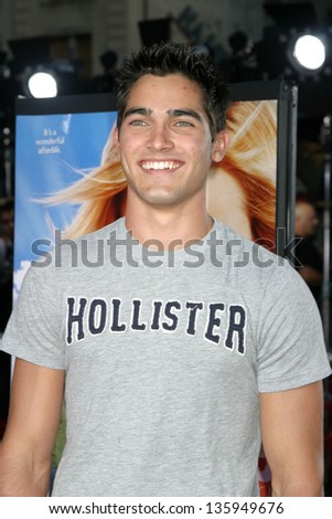 LOS ANGELES - SEPTEMBER 08: Tyler Hoecklin at Just Like Heaven Premiere in Grauman\'s Chinese Theater September 08, 2005 in Los Angeles, CA.