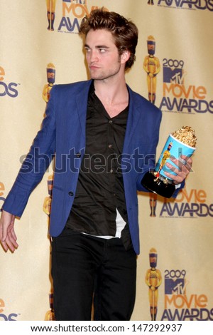 Robert Pattinson in the press room of the 2009 MTV Movie Awards in Universal City, CA  on May 31, 2009