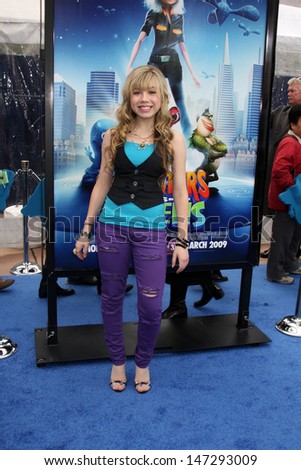Jennette McCurdy arriving at the Los Angeles Premiere of \