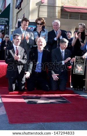 Arnold Schwarzenegger, Sigourney Weaver, James Cameron & City Officials  at the Hollywood Walk of Fame Ceremony for James Cameron Egyptian Theater Sidewalk Los Angeles,  CA December 18, 2009
