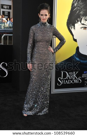 Actress Eva Green arrives at the premiere of Warner Bros. Pictures\' \'Dark Shadows\' at Grauman\'s Chinese Theatre.