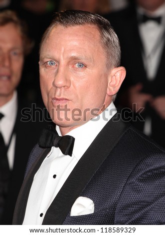 Daniel Craig arriving for the Royal World Premiere of \'Skyfall\' at Royal Albert Hall, London. 23/10/2012 Picture by: Alexandra Glen