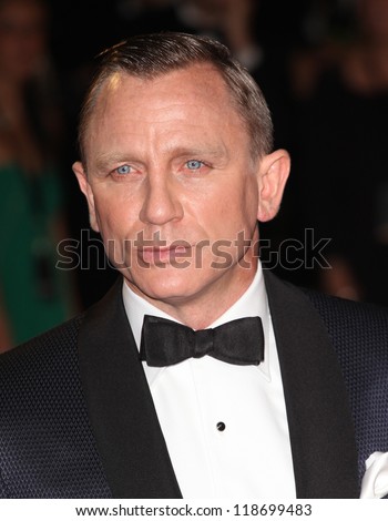 Daniel Craig arriving for the Royal World Premiere of \'Skyfall\' at Royal Albert Hall, London. 23/10/2012 Picture by: Alexandra Glen