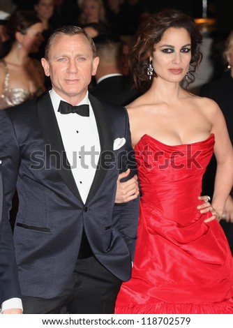 Berenice Marlohe and Daniel Craig arriving for the Royal World Premiere of \'Skyfall\' at Royal Albert Hall, London. 23/10/2012 Picture by: Alexandra Glen