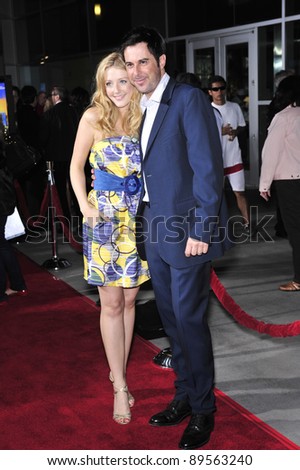 Jonathan Silverman & wife Jennifer Finnigan at the Los Angeles premiere of 