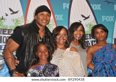 LL Cool J & family at the 2010 Teen Choice Awards at the Gibson Amphitheatre, Universal Studios, Hollywood, CA. August 8, 2010  Los Angeles, CA Picture: Paul Smith / Featureflash