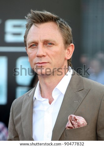 Daniel Craig arriving for the UK premiere of \'Cowboys & Aliens\' at the O2, London. 11/08/2011  Picture by: Alexandra Glen / Featureflash