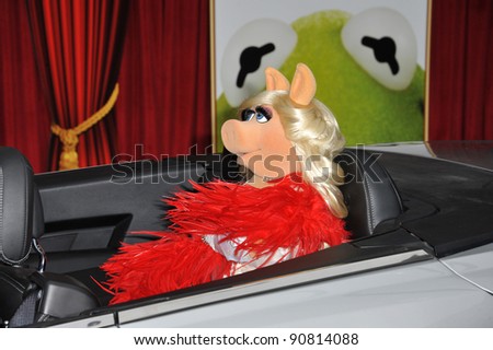 Miss Piggy at the world premiere of \