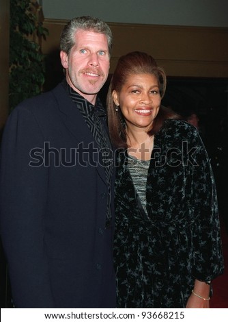 20NOV97:  Actor RON PERLMAN & wife at premiere of his new movie, \