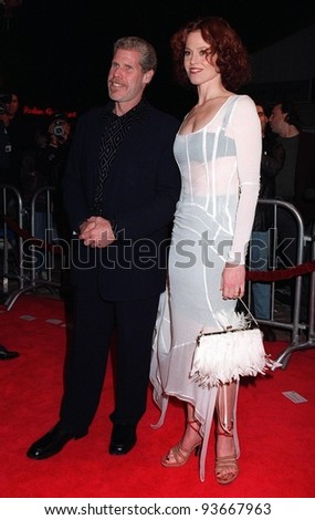20NOV97:  Actress SIGOURNEY WEAVER & actor RON PERLMAN at premiere of their new movie, 