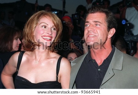 04AUG97:  Actress JULIA ROBERTS & actor MEL GIBSON at the premiere of their new movie, \