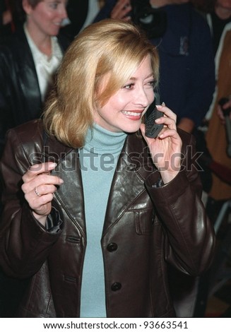 02DEC97:  Actress SHARON LAWRENCE at the premiere of \
