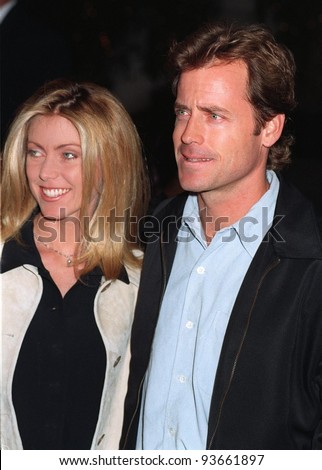 17NOV97:  Actor GREG KINNEAR & girlfriend HELEN LABDON at the premiere of 