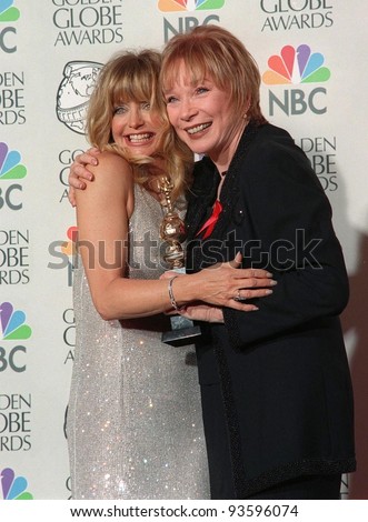 18JAN98:  Actresses SHIRLEY MACLAINE (right) & GOLDIE HAWN at the Golden Globe Awards where Hawn presented Maclaine with the Cecil B. DeMille award for lifetime achievement.