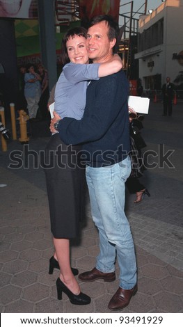 07JUL99:  Actor BILL PAXTON & actress CHARLIZE THERON at the world premiere of \