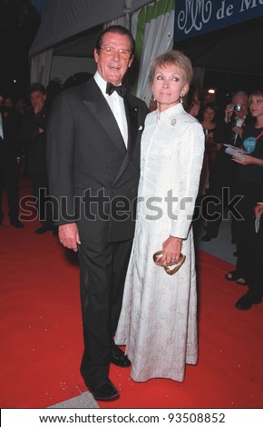 20MAY99: Actor ROGER MOORE & wife at the 6th annual Cinema Against AIDS Gala in Cannes to benefit the American Foundation for AIDS Research (AmFAR).  Paul Smith / Featureflash