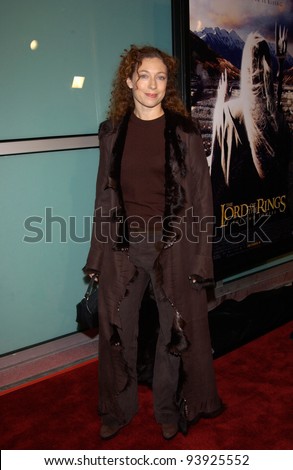 Actress ALEX KINGSTON at the Los Angeles premiere of The Lord of the Rings: The Two Towers. 15DEC2002.    Paul Smith/Featureflash