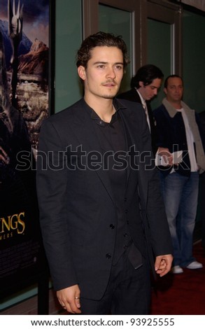 Actor ORLANDO BLOOM at the Los Angeles premiere of his new movie The Lord of the Rings: The Two Towers. 15DEC2002.    Paul Smith/Featureflash